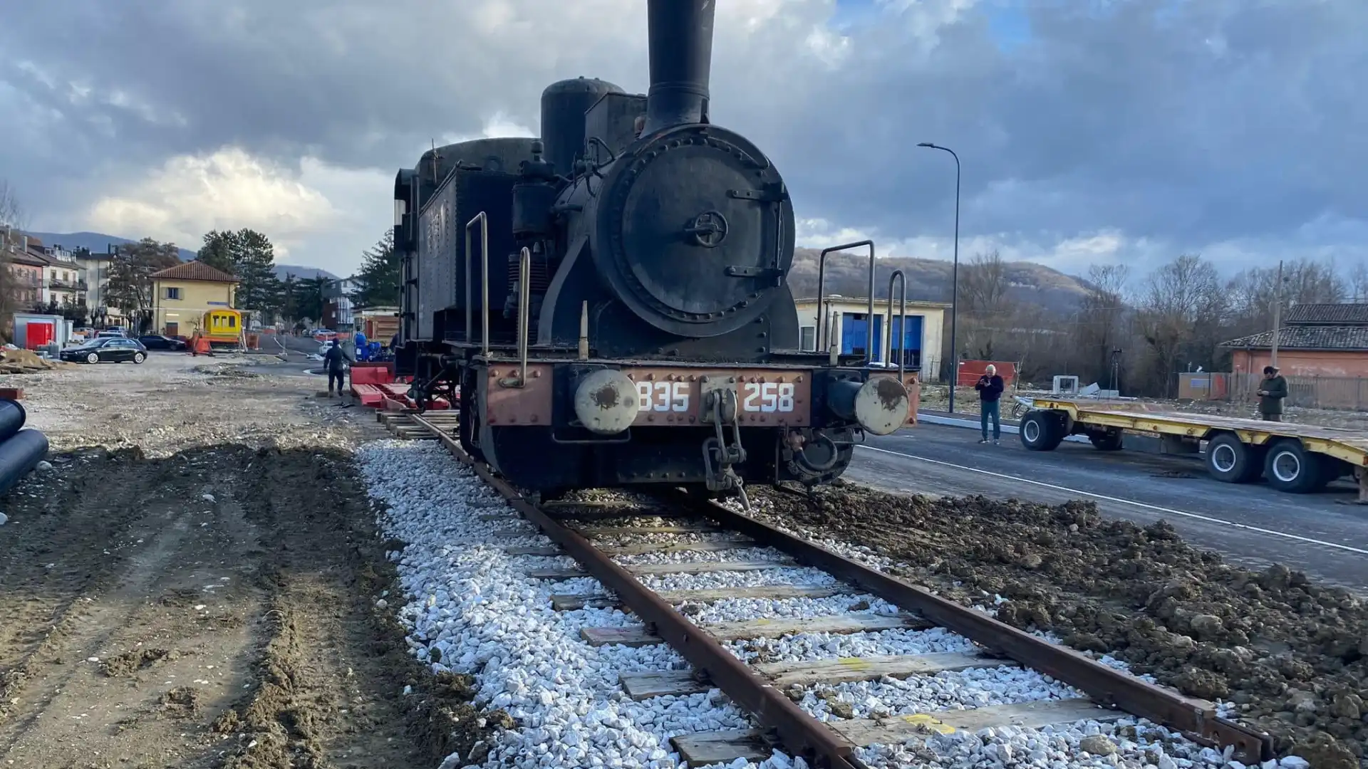 Castel Di Sangro: il parco ferroviario museale prende forma. Una locomotiva storica e’ il pezzo pregiato arrivato nei giorni scorsi.